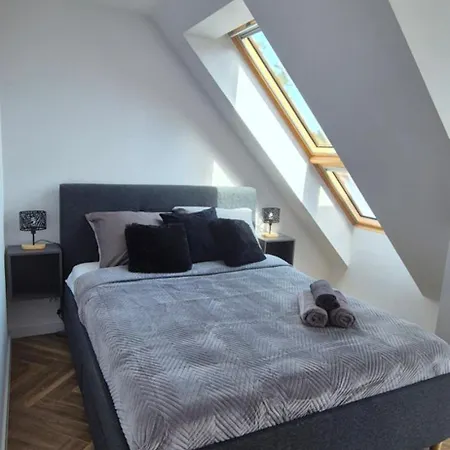 - Roosevelta - Parking