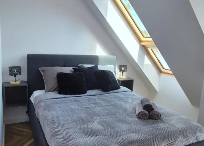 - Roosevelta - Parking